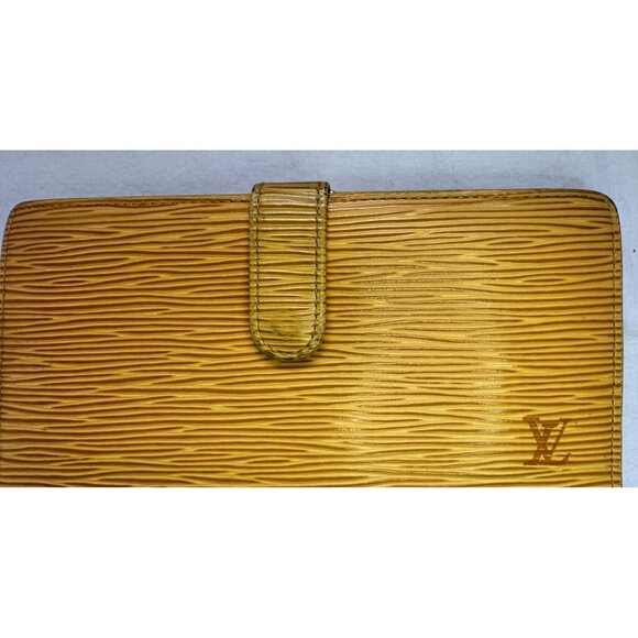 Louis Vuitton Yellow Epi Kisslock Sarah Wallet, Purple Interior & Gold Hardware - Picture 4 of 10